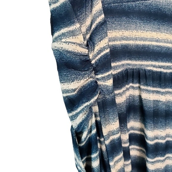 French Laundry Ombre Shades of Blue Razor Back Handkerchief Hem Size XL - Picture 8 of 13